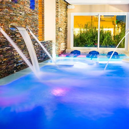 Howard Johnson Resort Spa & Convention Center Villa de Merlo Exterior photo