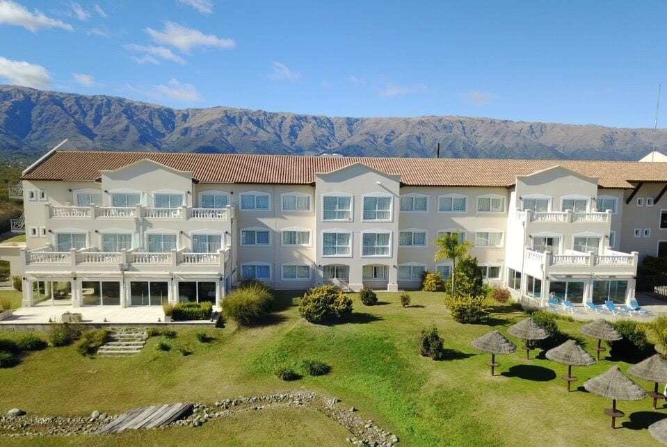 Howard Johnson Resort Spa & Convention Center Villa de Merlo Exterior photo