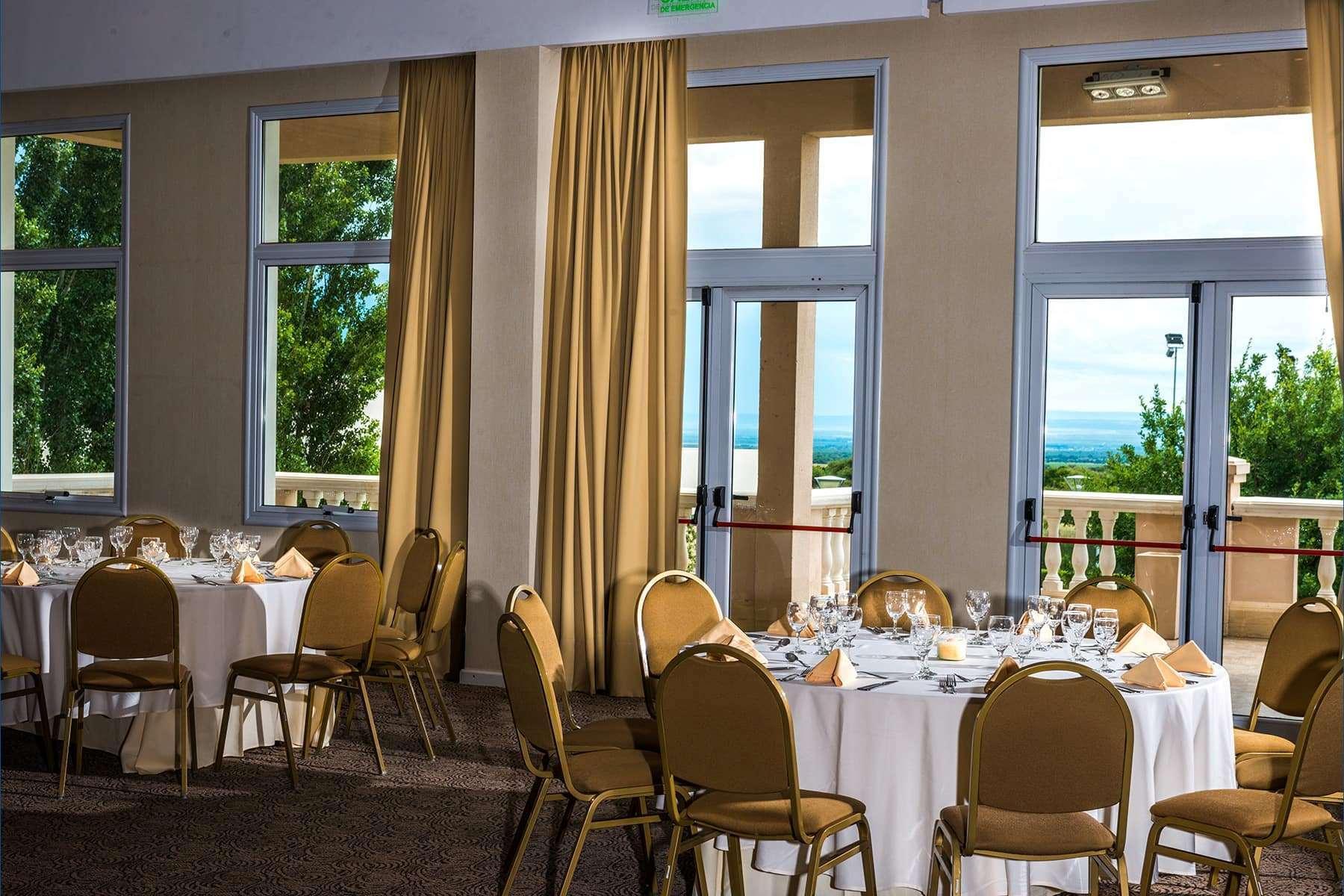 Howard Johnson Resort Spa & Convention Center Villa de Merlo Exterior photo