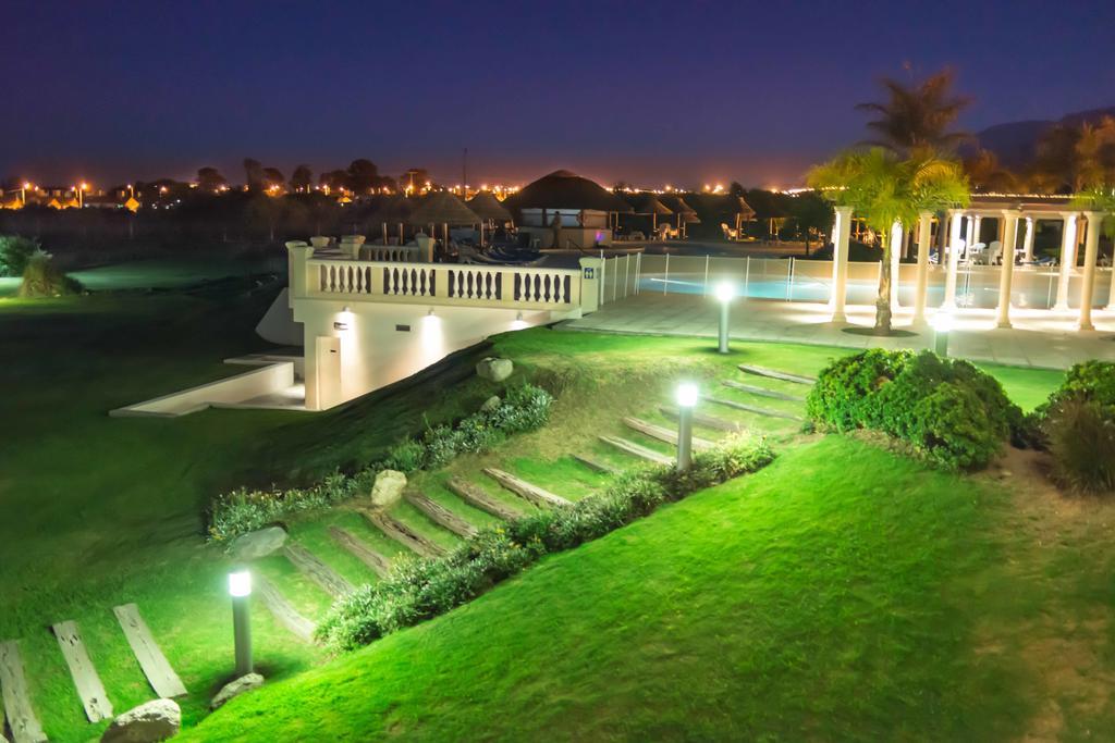 Howard Johnson Resort Spa & Convention Center Villa de Merlo Exterior photo