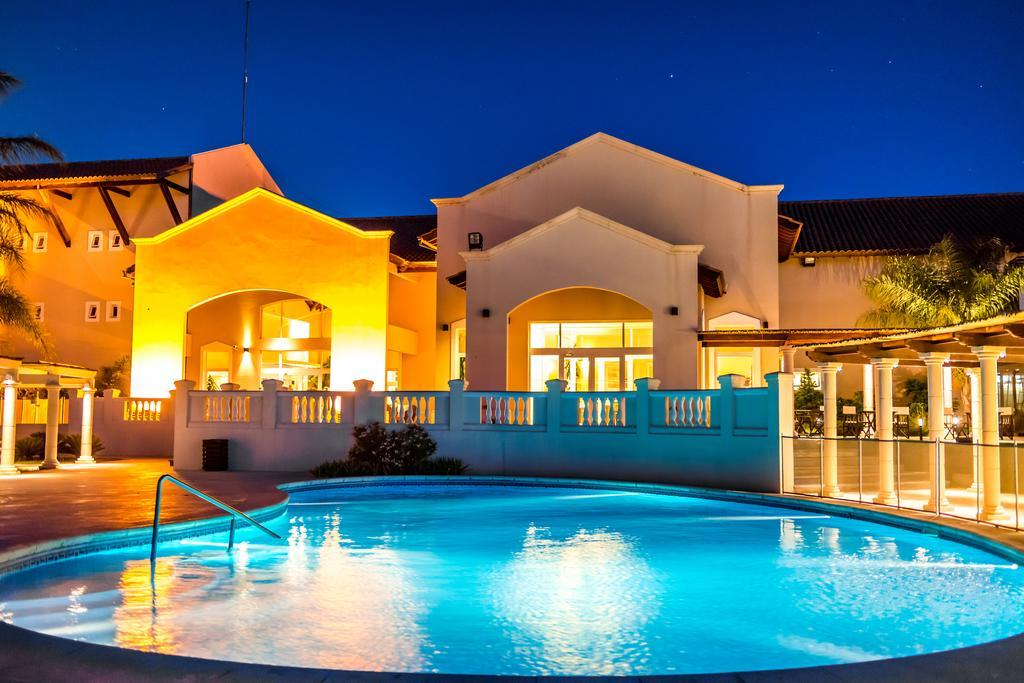 Howard Johnson Resort Spa & Convention Center Villa de Merlo Exterior photo