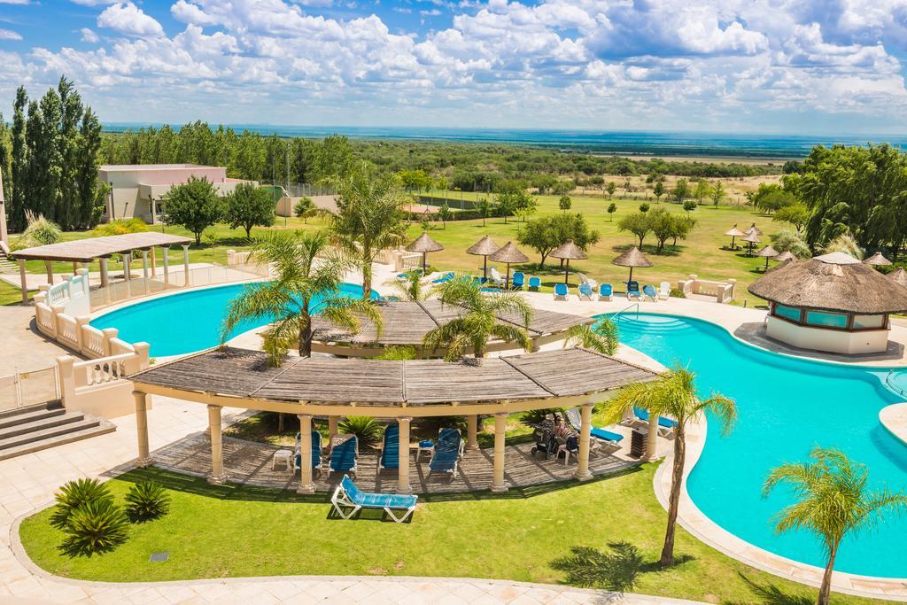 Howard Johnson Resort Spa & Convention Center Villa de Merlo Exterior photo