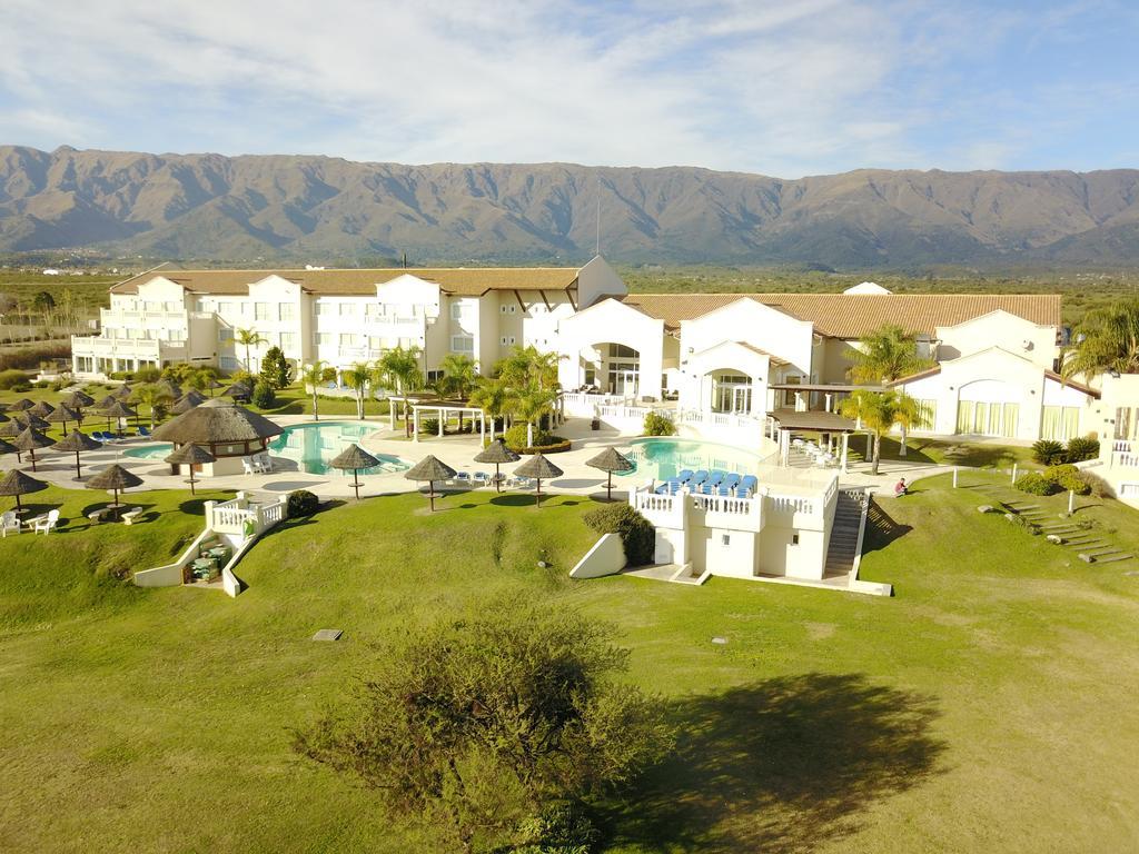 Howard Johnson Resort Spa & Convention Center Villa de Merlo Exterior photo