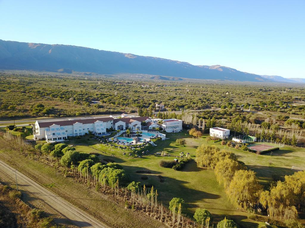 Howard Johnson Resort Spa & Convention Center Villa de Merlo Exterior photo