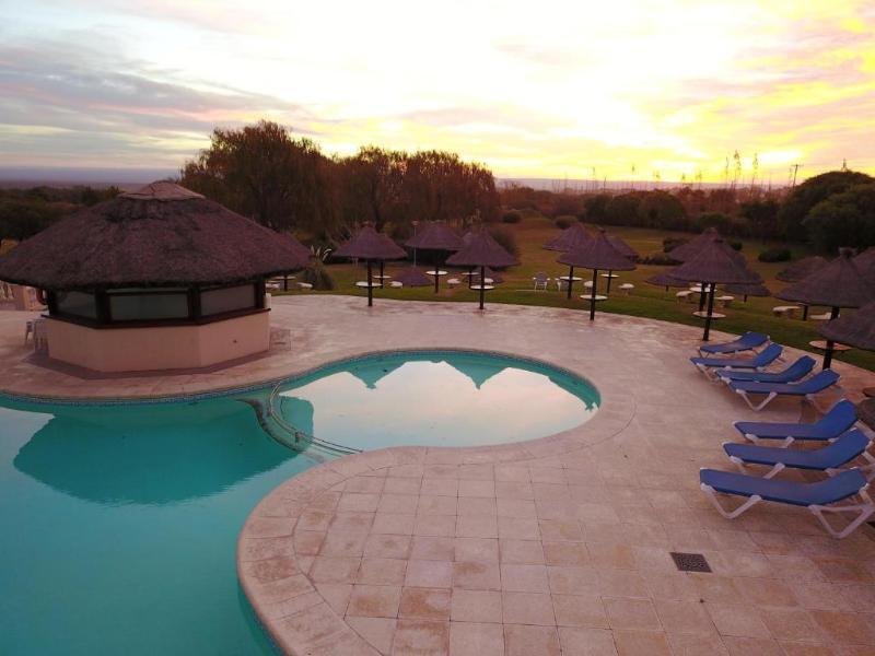 Howard Johnson Resort Spa & Convention Center Villa de Merlo Exterior photo