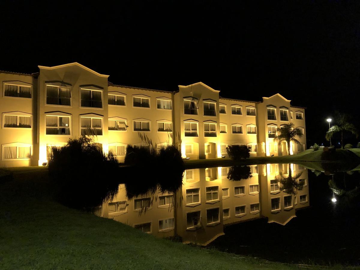 Howard Johnson Resort Spa & Convention Center Villa de Merlo Exterior photo