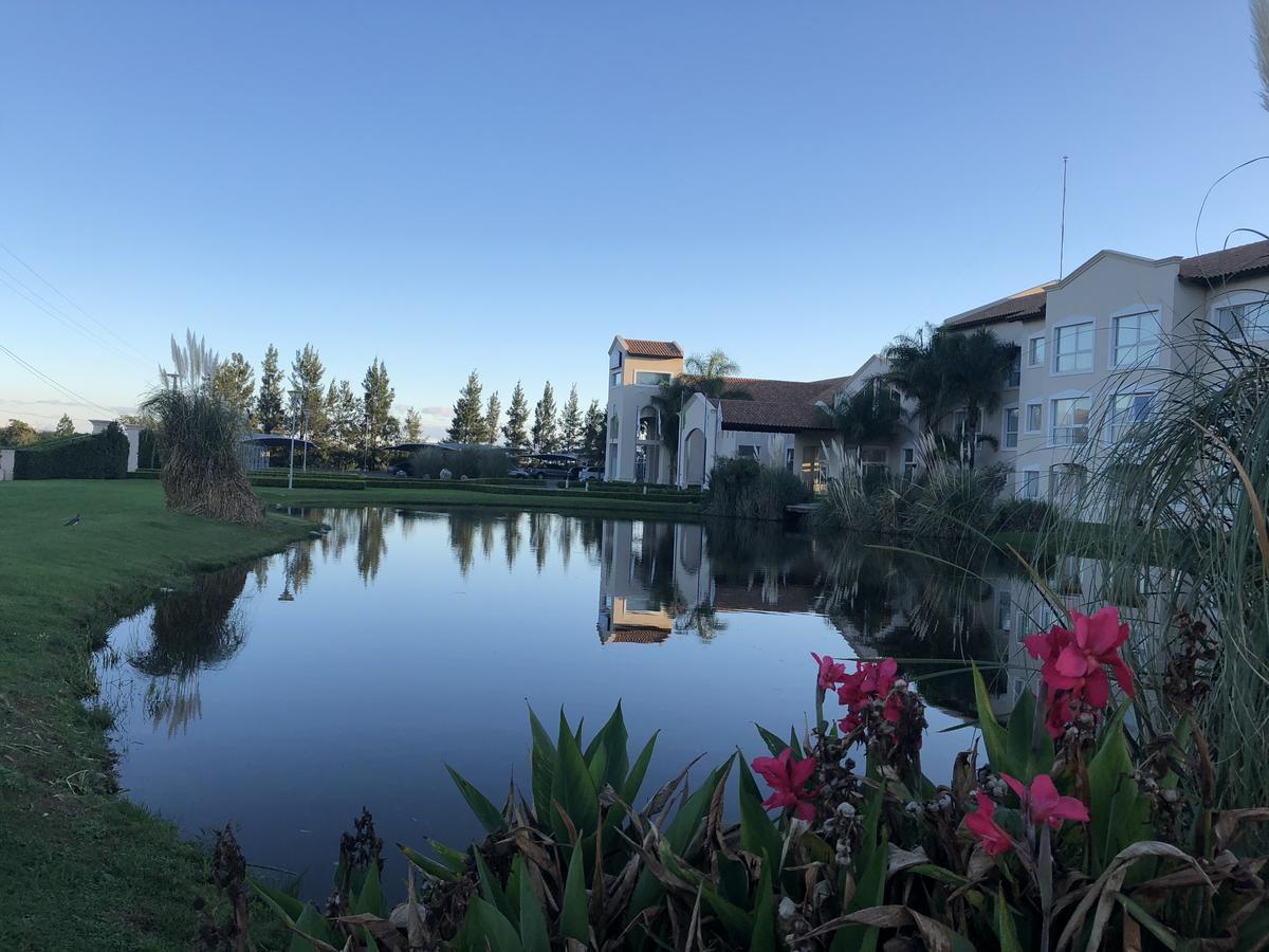 Howard Johnson Resort Spa & Convention Center Villa de Merlo Exterior photo