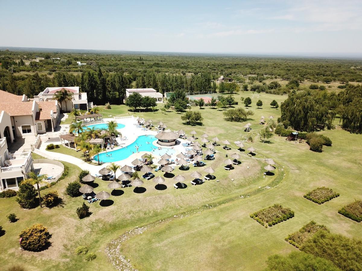 Howard Johnson Resort Spa & Convention Center Villa de Merlo Exterior photo