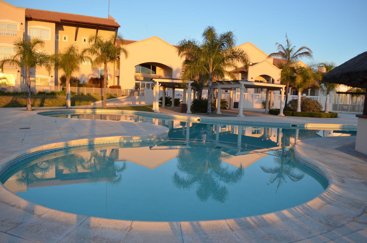 Howard Johnson Resort Spa & Convention Center Villa de Merlo Exterior photo